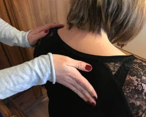 Schwangere bekommt eine wellnessmassage